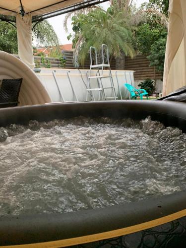 Charming Unit with Pool and Great Amenities in South Tel Alviv Charming Unit with Pool and Great Amenities in South Tel Alviv