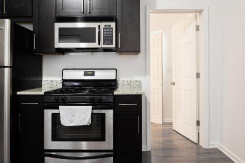 Updated River West 1BR with W&D by Zencity in West Town Updated River West 1BR with W&D by Zencity in West Town
