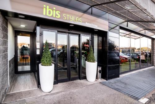 Entrance, Ibis Styles Roma Vintage in Ciampino Airport Entrance, Ibis Styles Roma Vintage in Ciampino Airport