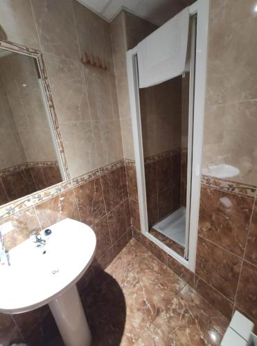 Bathroom, Hostal El Bodegon in Ateca Bathroom, Hostal El Bodegon in Ateca