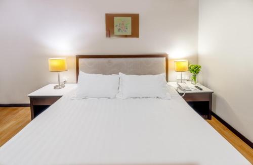 Crystal Crown Hotel Kuala Lumpur in Kepong / Sri Damansara Crystal Crown Hotel Kuala Lumpur in Kepong / Sri Damansara