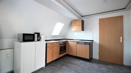 Kitchen, Zwei Ferienwohnungen - Fahrradstellplatze, Mainradweg in Randersacker Kitchen, Zwei Ferienwohnungen - Fahrradstellplatze, Mainradweg in Randersacker
