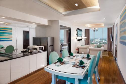 Comoditats, The Alana Hotel and Convention Center Solo by ASTON in Surakarta Comoditats, The Alana Hotel and Convention Center Solo by ASTON in Surakarta