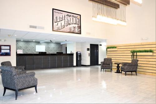 Vestíbulo, Super 8 by Wyndham High Point/Greensboro in High Point Vestíbulo, Super 8 by Wyndham High Point/Greensboro in High Point