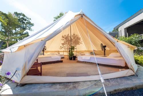Сад, Roost Glamping in Равай Сад, Roost Glamping in Равай