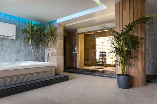 Masajes, Hotel Subcarpati in Curtea De Arges Masajes, Hotel Subcarpati in Curtea De Arges