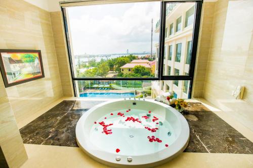 Kamar Mandi, Muong Thanh Holiday Quang Binh Hotel in Đồng Hới (Quảng Bình) Kamar Mandi, Muong Thanh Holiday Quang Binh Hotel in Đồng Hới (Quảng Bình)