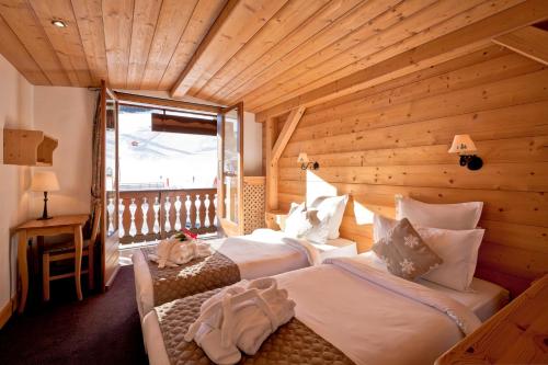 Hotel les Flocons in Les Brigues Hotel les Flocons in Les Brigues