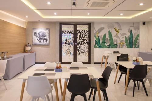 Exterior view, River Front Krabi Hotel in Krabi Town Exterior view, River Front Krabi Hotel in Krabi Town