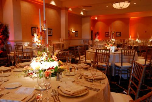 Restaurant, Seaview Hotel, a Dolce by Wyndham in Galloway (NJ) Restaurant, Seaview Hotel, a Dolce by Wyndham in Galloway (NJ)