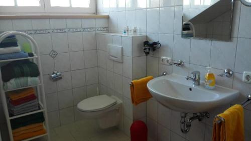 Bathroom, Ferienwohnung Familie Hubert Pilsl in Sonnen Bathroom, Ferienwohnung Familie Hubert Pilsl in Sonnen