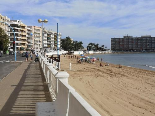 пляж, Beachfront modern and spacious apartment in Торревьеха пляж, Beachfront modern and spacious apartment in Торревьеха