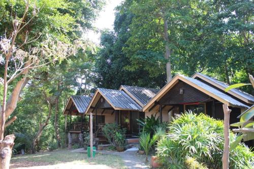 Garden, Sairee View Resort in Taa Then Bay Garden, Sairee View Resort in Taa Then Bay