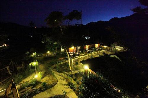 Instalações, PP Red Tuna Hut in Loh Ba Gao Instalações, PP Red Tuna Hut in Loh Ba Gao