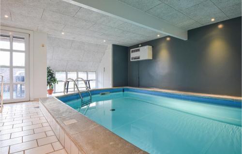 Piscina, Amazing Home In Blvand With Sauna, Wifi And Indoor Swimming Pool in Vejers Strand Piscina, Amazing Home In Blvand With Sauna, Wifi And Indoor Swimming Pool in Vejers Strand