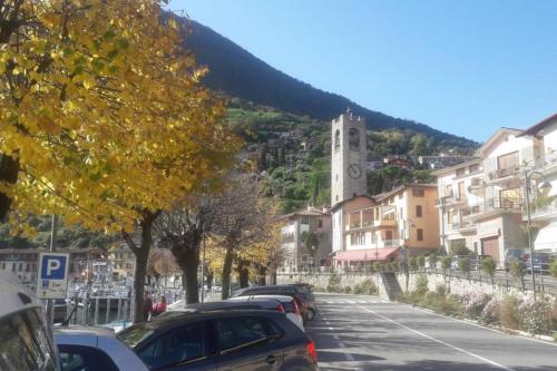 Appartamento sul lago d'Iseo in Tavernola Bergamasca Appartamento sul lago d'Iseo in Tavernola Bergamasca
