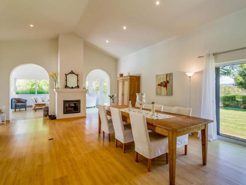 Alcalar Villa Sleeps 8 with Pool Air Con and WiFi in กาเบโช เอสเตเวส Alcalar Villa Sleeps 8 with Pool Air Con and WiFi in กาเบโช เอสเตเวส