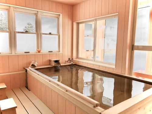 온수 욕조, 호텔 리조트 인 니세코 (Hotel Resort Inn Niseko) in 니세코역 온수 욕조, 호텔 리조트 인 니세코 (Hotel Resort Inn Niseko) in 니세코역
