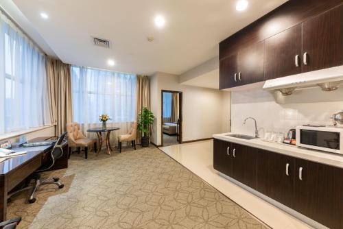 Kitchen, Dorsett Wuhan Hotel in Wuhan Kitchen, Dorsett Wuhan Hotel in Wuhan