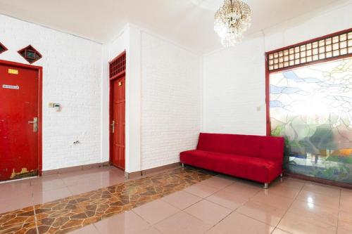 RedDoorz near Universitas Pamulang in Ciputat RedDoorz near Universitas Pamulang in Ciputat