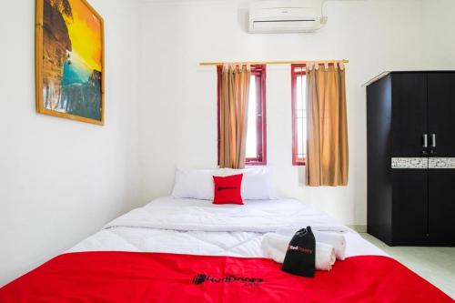 RedDoorz near Universitas Pamulang in Ciputat RedDoorz near Universitas Pamulang in Ciputat