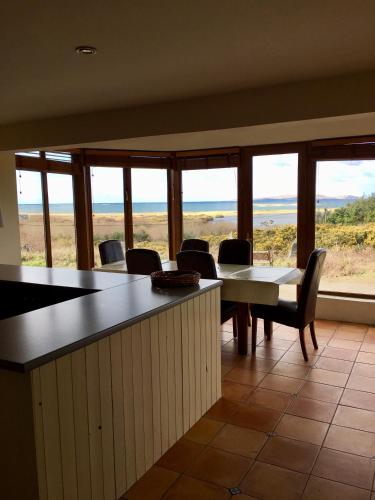 A környék, House with sea views close to Beach with WiFi and large kitchen and dining in Maam Cross A környék, House with sea views close to Beach with WiFi and large kitchen and dining in Maam Cross