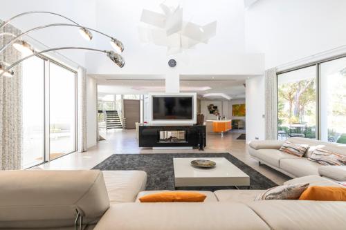 Quinta do Lago Villa Sleeps 14 with Pool and Air Con in อัลมานซิล Quinta do Lago Villa Sleeps 14 with Pool and Air Con in อัลมานซิล