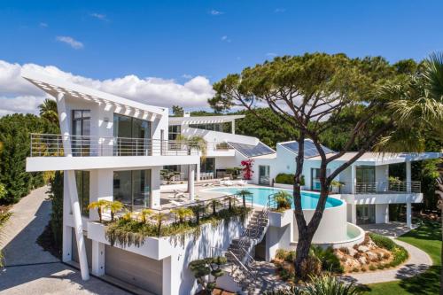 Quinta do Lago Villa Sleeps 14 with Pool and Air Con in อัลมานซิล Quinta do Lago Villa Sleeps 14 with Pool and Air Con in อัลมานซิล