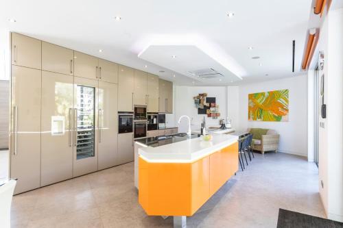 Quinta do Lago Villa Sleeps 14 with Pool and Air Con in อัลมานซิล Quinta do Lago Villa Sleeps 14 with Pool and Air Con in อัลมานซิล