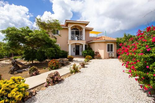 Casa di Bon Bientu in Santa Barbara Casa di Bon Bientu in Santa Barbara