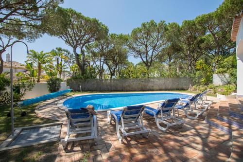 Vale do Garrao Villa Sleeps 6 with Pool Air Con and WiFi in อัลมานซิล Vale do Garrao Villa Sleeps 6 with Pool Air Con and WiFi in อัลมานซิล