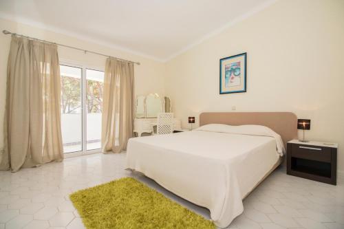 Vale do Garrao Villa Sleeps 6 with Pool Air Con and WiFi in อัลมานซิล Vale do Garrao Villa Sleeps 6 with Pool Air Con and WiFi in อัลมานซิล