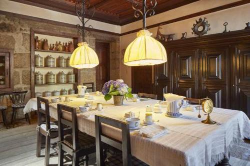 Canedo Villa Sleeps 18 with Pool and WiFi in เซโลริโก เด บาสโต Canedo Villa Sleeps 18 with Pool and WiFi in เซโลริโก เด บาสโต