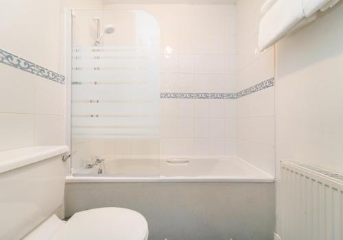 Bathroom, The Waverley Park Terrace Residence in Duddingston Bathroom, The Waverley Park Terrace Residence in Duddingston