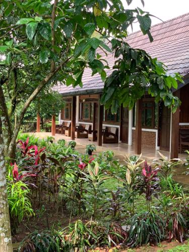 Balcony/terrace, Rumah Joglo Casual Hotel in Ciampea Balcony/terrace, Rumah Joglo Casual Hotel in Ciampea