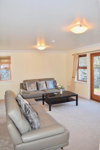 Kelpies Serviced Apartments Kavanagh- 5 Bedrooms in Bathgate Kelpies Serviced Apartments Kavanagh- 5 Bedrooms in Bathgate