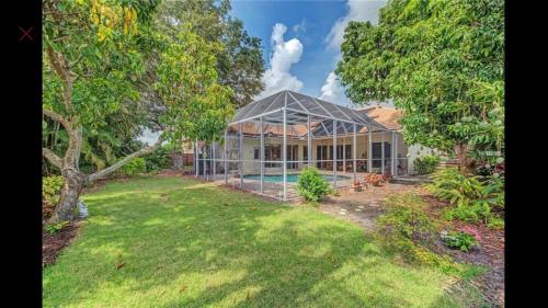 Beautiful Quiet Studio!!