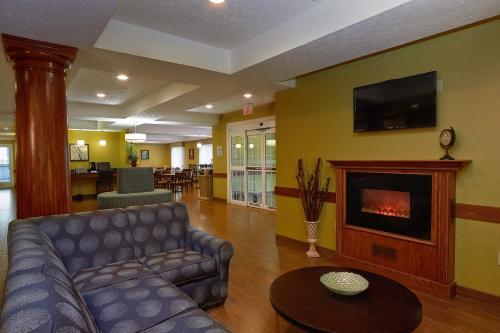 Előcsarnok, Holiday Inn Express Hotel & Suites Cadillac By IHG in Cadillac (Michigan) Előcsarnok, Holiday Inn Express Hotel & Suites Cadillac By IHG in Cadillac (Michigan)