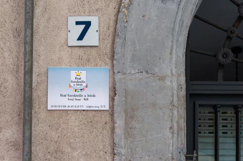 Entrance, Real Giardinetto a Toledo in Plebiscito Entrance, Real Giardinetto a Toledo in Plebiscito