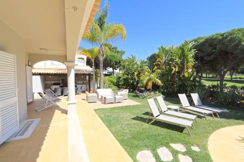 Cavacos Villa Sleeps 10 with Pool Air Con and WiFi in คาตีรา Cavacos Villa Sleeps 10 with Pool Air Con and WiFi in คาตีรา