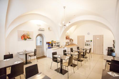 Nhà hàng, U Tri hrusek Suites & Apartments in Ceske Budejovice Nhà hàng, U Tri hrusek Suites & Apartments in Ceske Budejovice