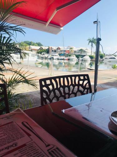 EBT House, appartement, jacuzzi vue mer, 10 min aeroport et port in Baimbridge EBT House, appartement, jacuzzi vue mer, 10 min aeroport et port in Baimbridge