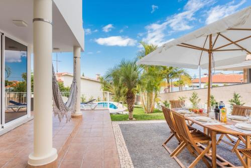 Santo da Serra Villa Sleeps 6 with Pool and WiFi in Funchal Santo da Serra Villa Sleeps 6 with Pool and WiFi in Funchal