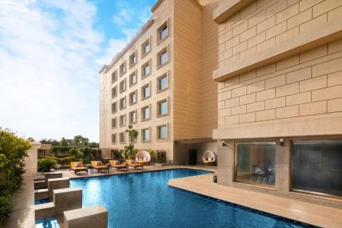 Bể bơi, Holiday Inn Agra MG Road By IHG in Agra Bể bơi, Holiday Inn Agra MG Road By IHG in Agra