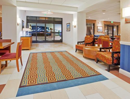 Lobby, Holiday Inn Express Hotel & Suites Santa Cruz By IHG in Santa Cruz (CA) Lobby, Holiday Inn Express Hotel & Suites Santa Cruz By IHG in Santa Cruz (CA)