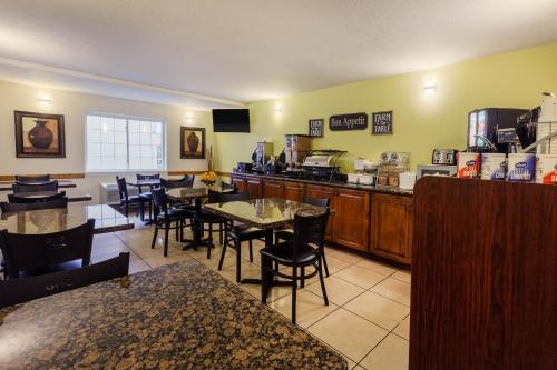 طعام و مشروبات, Super 8 by Wyndham Beaumont I-10 South/College St in Beaumont طعام و مشروبات, Super 8 by Wyndham Beaumont I-10 South/College St in Beaumont