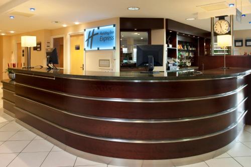 Фойє, Holiday Inn Express Dunfermline in Данфермлайн Фойє, Holiday Inn Express Dunfermline in Данфермлайн
