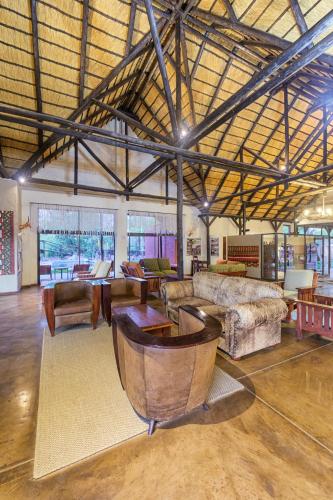 בר/טרקלין, Hobatere lodge in Kamanjab בר/טרקלין, Hobatere lodge in Kamanjab