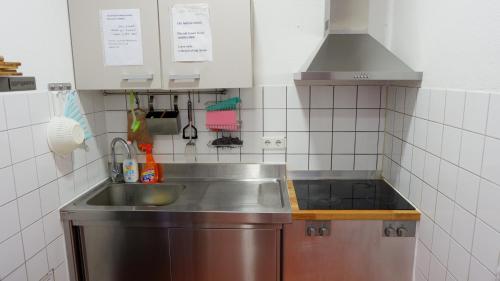 Kitchen, Hostel am Kurtti in Airport Berlin-Tegel Kitchen, Hostel am Kurtti in Airport Berlin-Tegel
