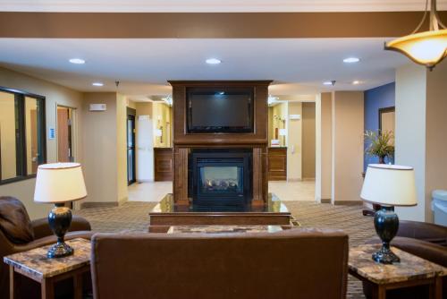 Lobby, Holiday Inn Express Devils Lake in Devils Lake (ND) Lobby, Holiday Inn Express Devils Lake in Devils Lake (ND)
